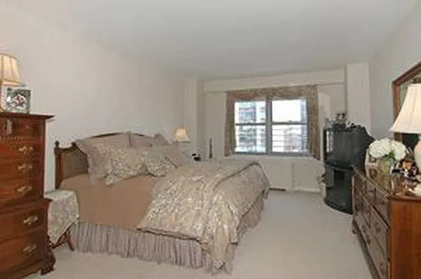 Sold by Douglas Elliman | media 18