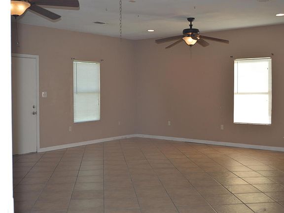 5th image of 18184 Robin Oaks Dr