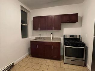 316 S 11th St #3R, Newark, NJ 07103