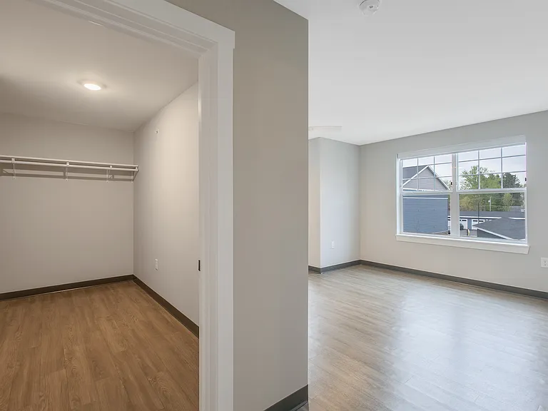 Loso Lakeside Apartments — Photo 30