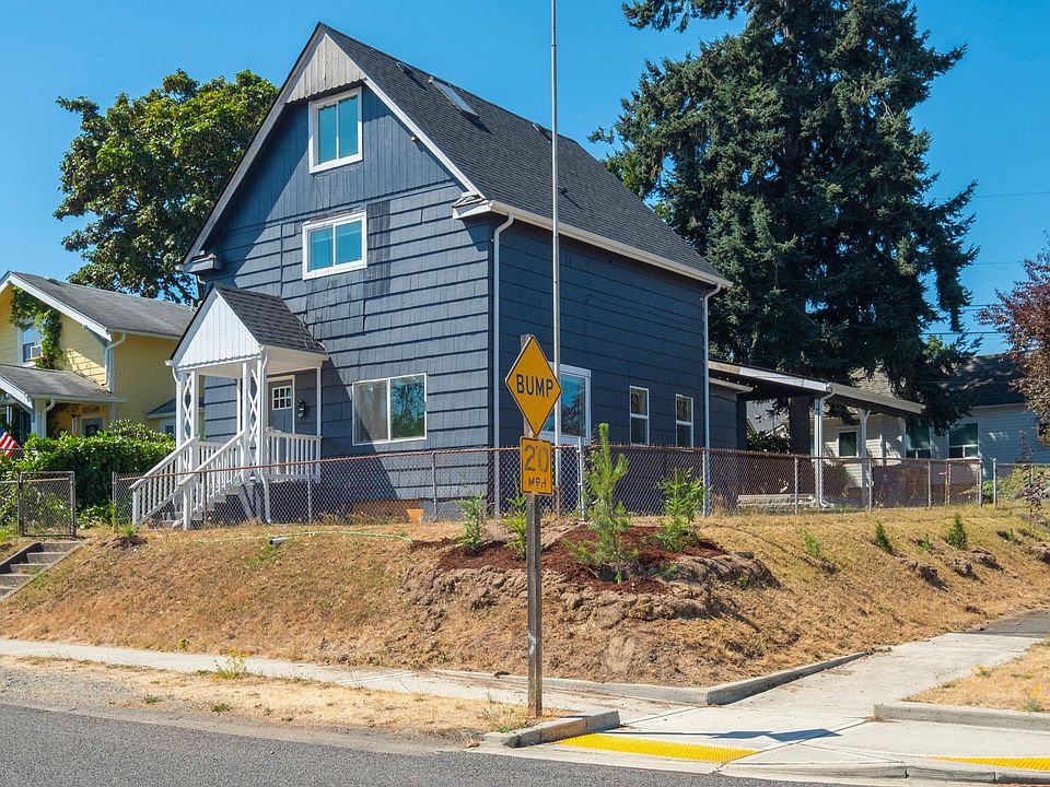 Welcoming on its corner lot!