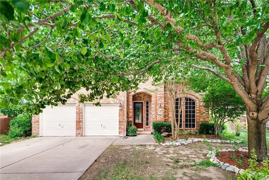 5 bed, 3.5 bath, 2874 sqft, $3,195 — Photo 2
