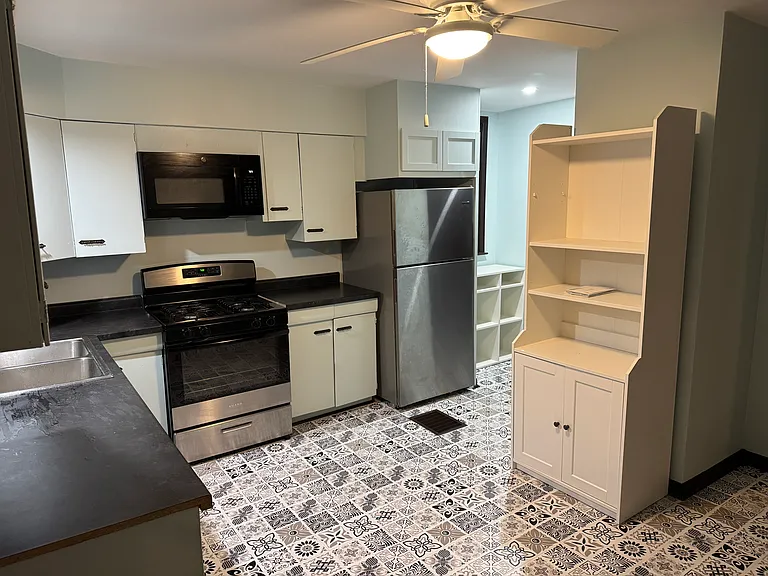 100 W King St #A — Photo 11