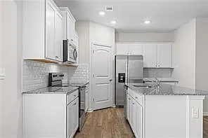 445 Stoneybrook Dr — Photo 5