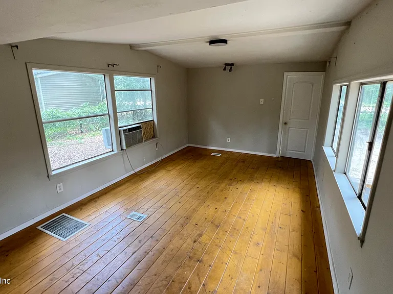 6397 Bucknell Ave — Photo 3