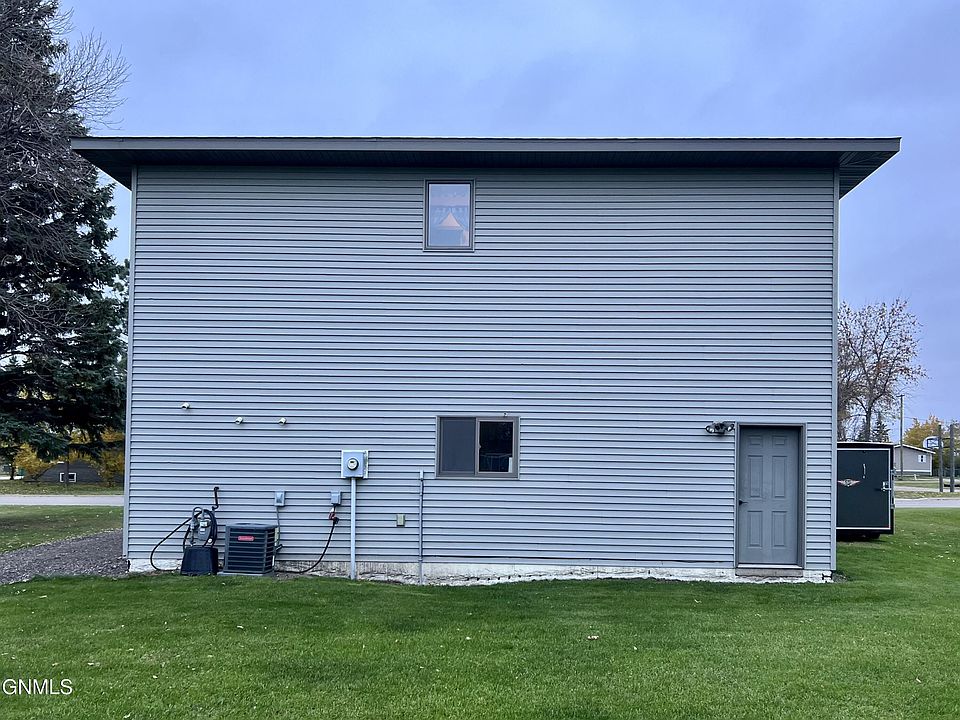 2nd image of 1435 2nd St N