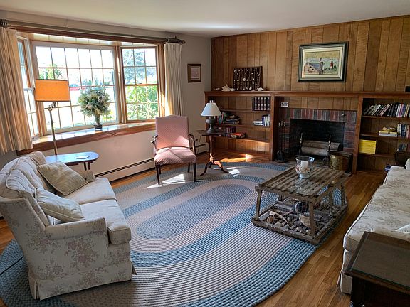 Spacious living room
