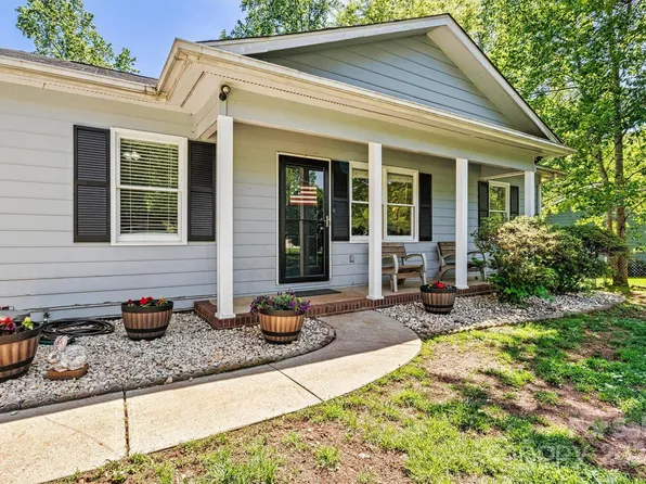 3334 Danial St, Conover, NC 28613