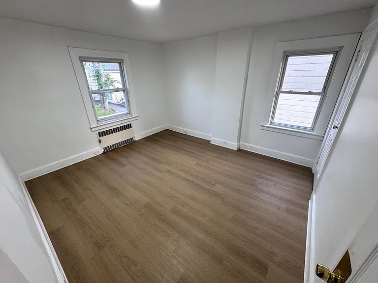1580 Summit Ave #2 — Photo 2