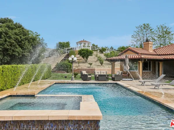 27048 Triumph Ave, Santa Clarita, CA 91387