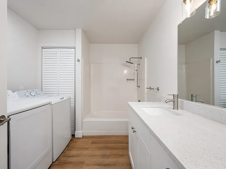 Bathroom / Laundry