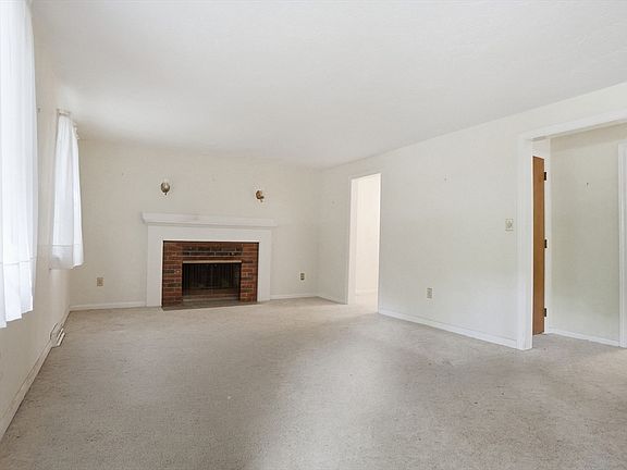 4th image of 35 Quaboag Rd