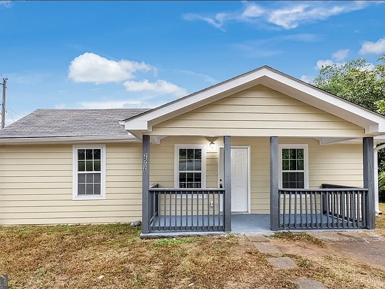 2502 Park Dr — Photo 2
