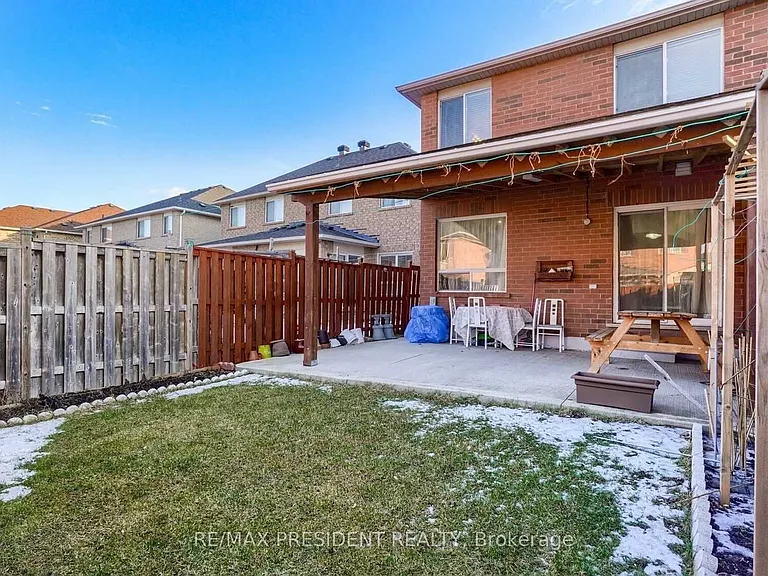 55 Eastway St — Photo 15