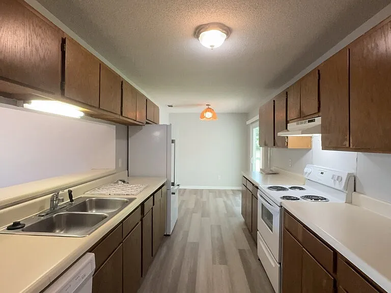 101 Wedgewood Dr — Photo 5