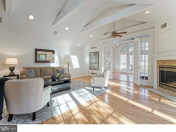 4th image of 3404 Sawmill Rd
