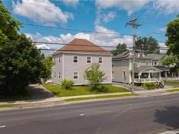 152 King St, Saint Stephen, NB E3L 2C9