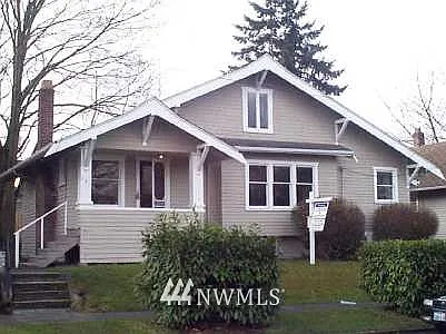 921 NE Ravenna Boulevard photo 1