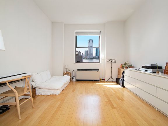 5th image of 20 West St APT 14E