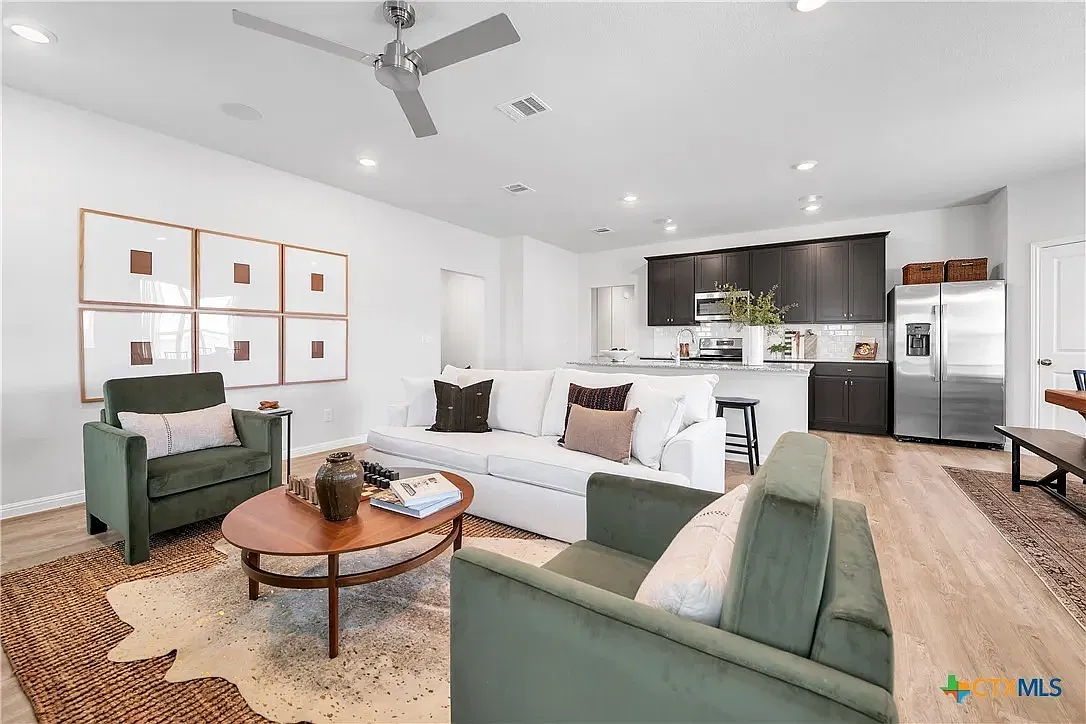 4 bed, 2117 sqft, $1,850 — Photo 2