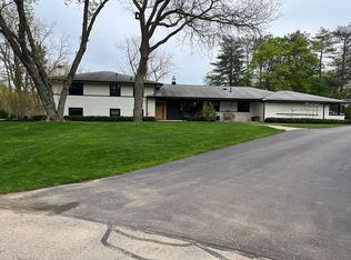 3045 S Westview Ct, Bloomfield Hills, MI 48304