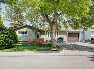 212 W Hendon Dr NW, Calgary, AB T2K 1Z2
