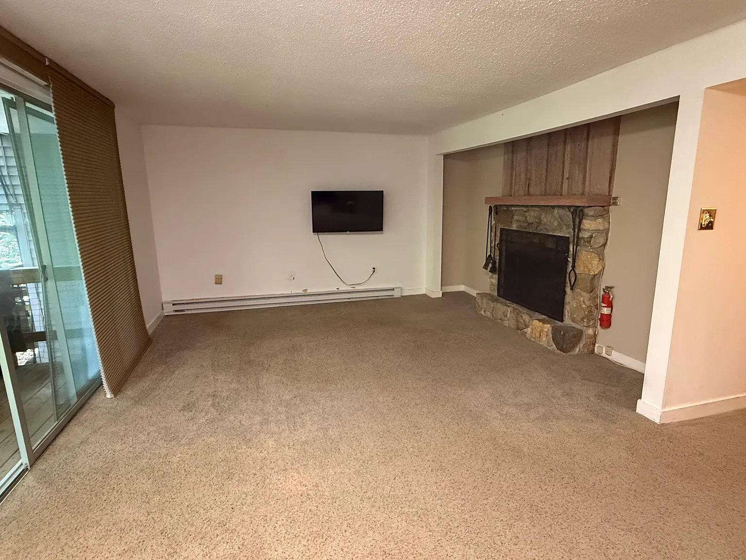1 bed, 1.5 bath, 571 sqft, $1,450 — Photo 3