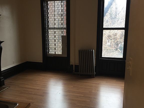5th image of 924 Sterling Pl APT 2R