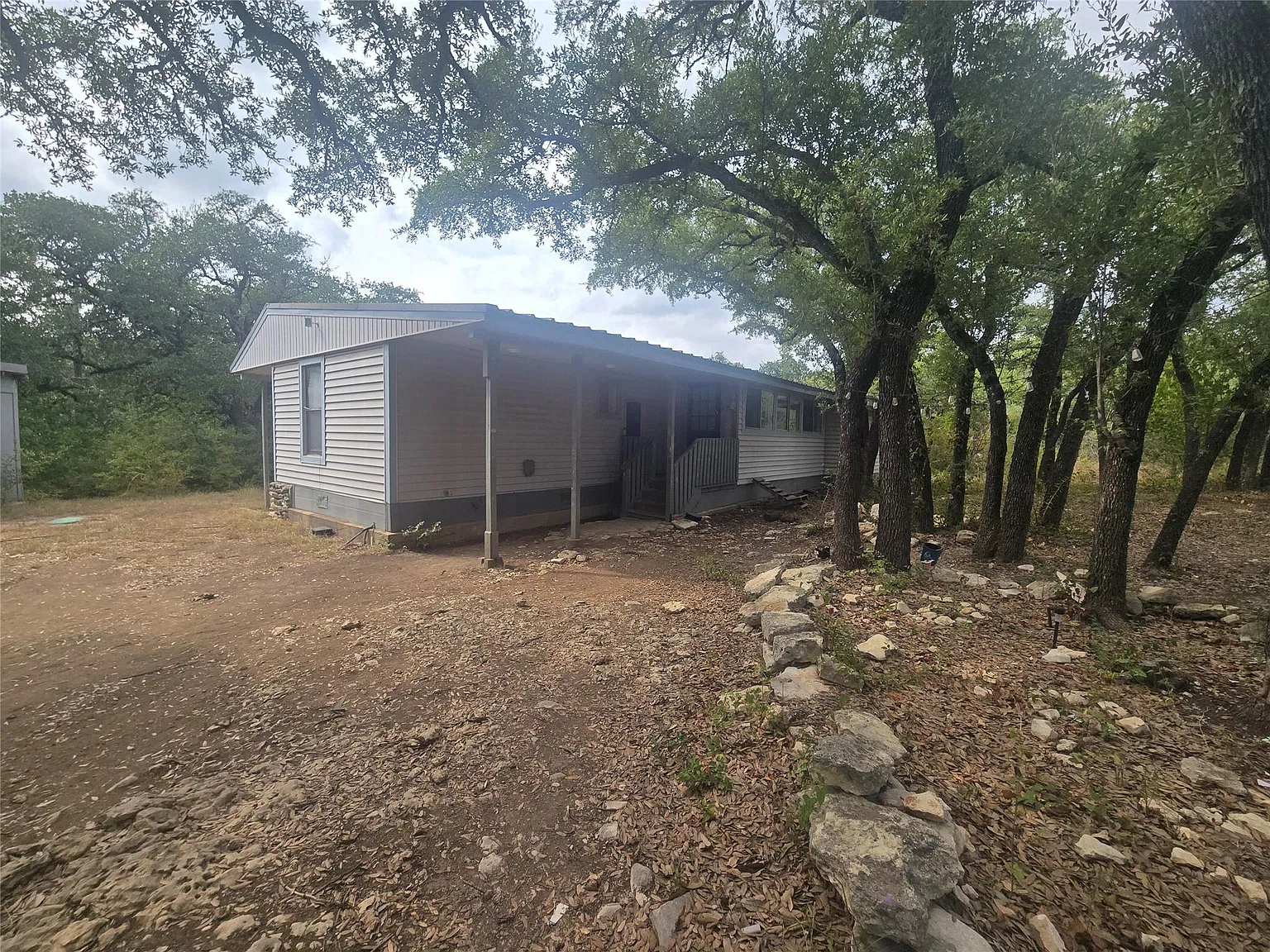 3 bed, 2.0 bath, 1628 sqft, $1,795 — Photo 2