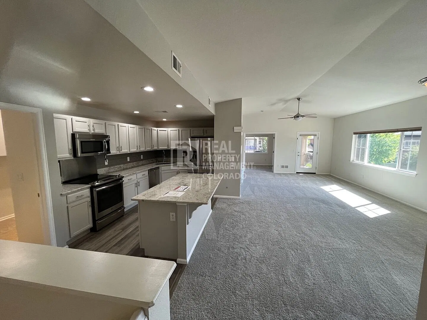 Spacious Longmont 2 bedroom + 1 Bonus Room Condo — Photo 2