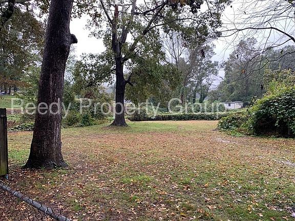 2nd image of 835 Saxon Ave