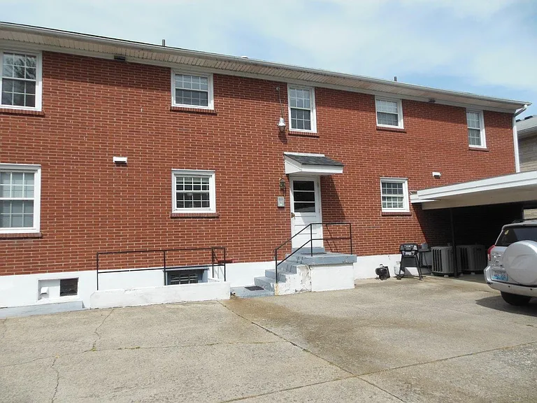 1932 Gardiner Ln #4 — Photo 3