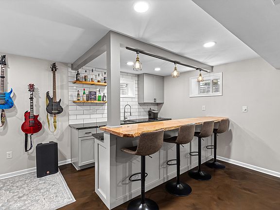 4th image of 7100 Desmond Ln