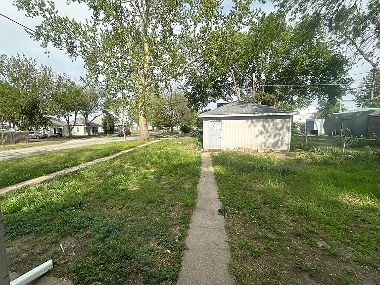 4444 N 60th St — Photo 11