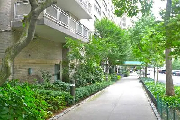 Sold by Akam Sales and Brokerage | media 15