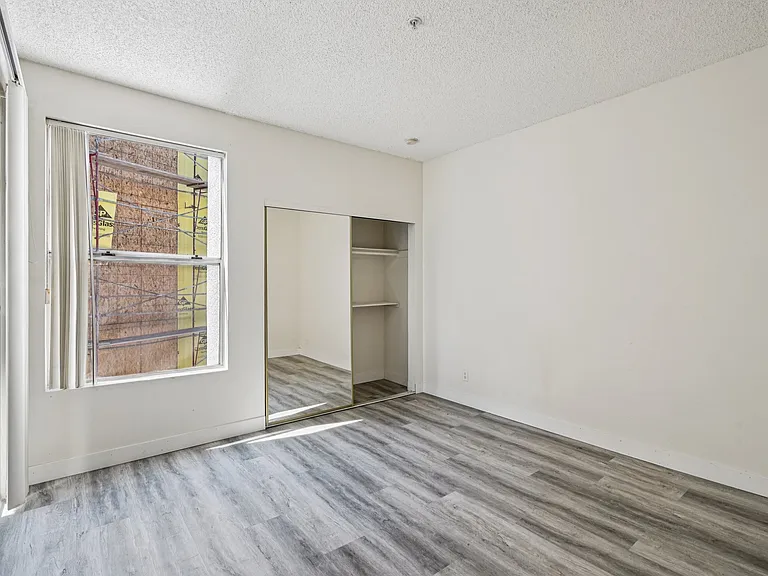 11657 Oxnard Str. — Photo 38