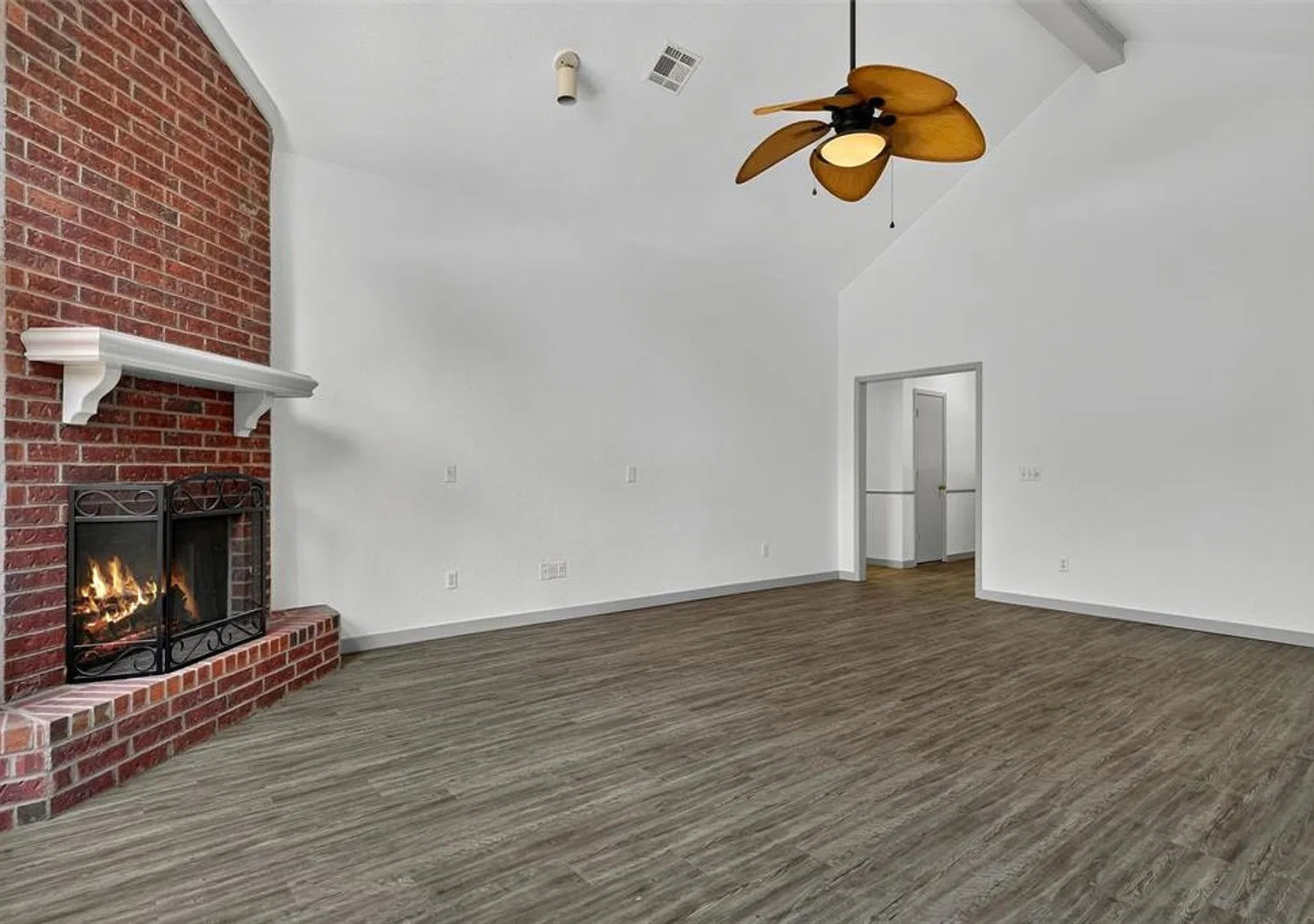 4 Bedrooms + Edmond Schools — Photo 3