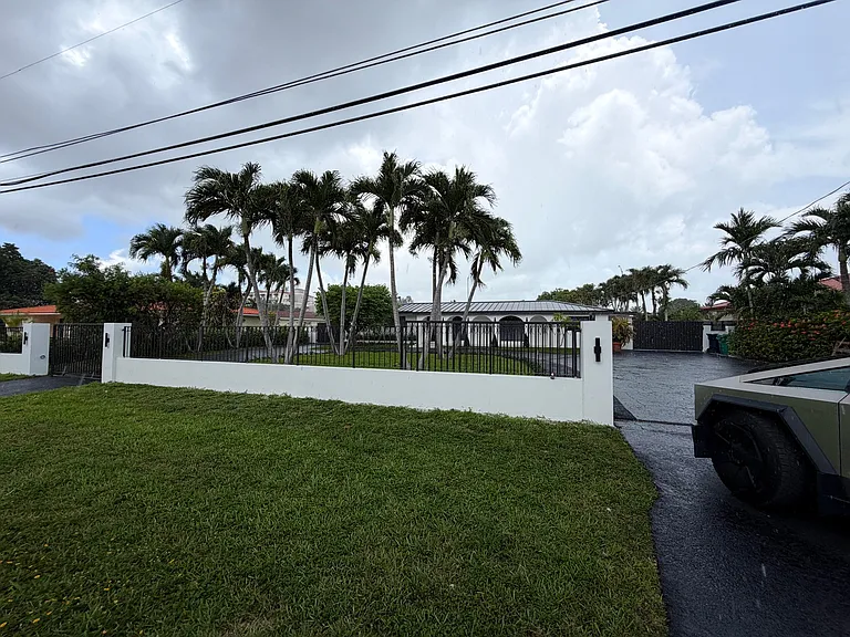 8490 Grand Canal Dr — Photo 20