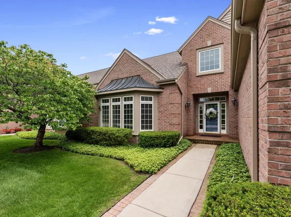 2053 W Hidden Reserve CIRCLE, Mequon, WI 53092