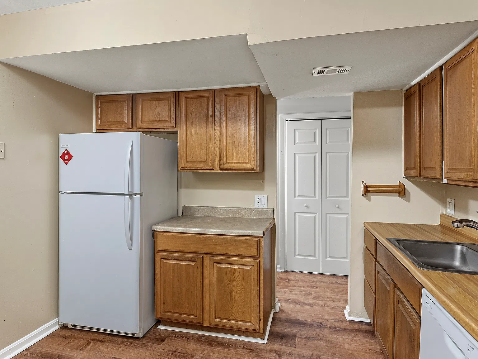 6075 Majors Lane - 4 — Photo 3