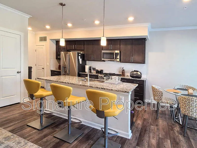 3 bed, 2.5 bath, 1843 sqft, $3,100 — Photo 4