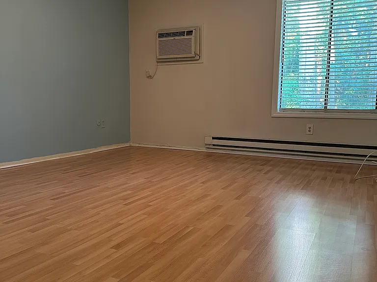 111 Amberly Dr #D — Photo 11