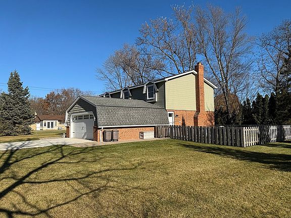 3rd image of 21491 Parke Ln
