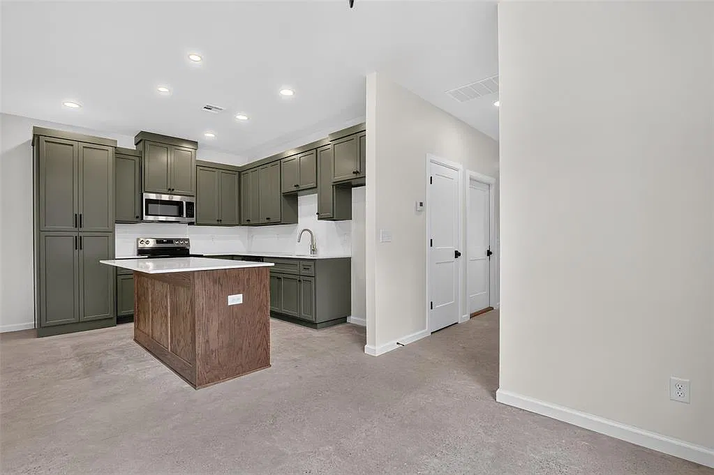 3 bed, 2.5 bath, 1738 sqft, $1,750 — Photo 1