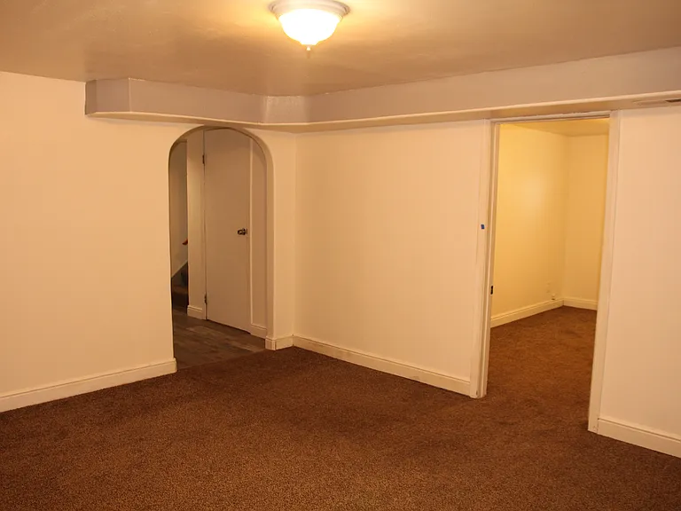 559 W Pine St — Photo 6