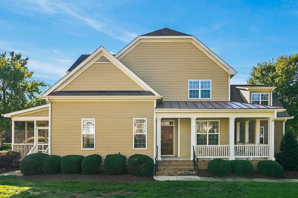 3 bed, 2.5 bath, 2692 sqft, $2,435 — Photo 1