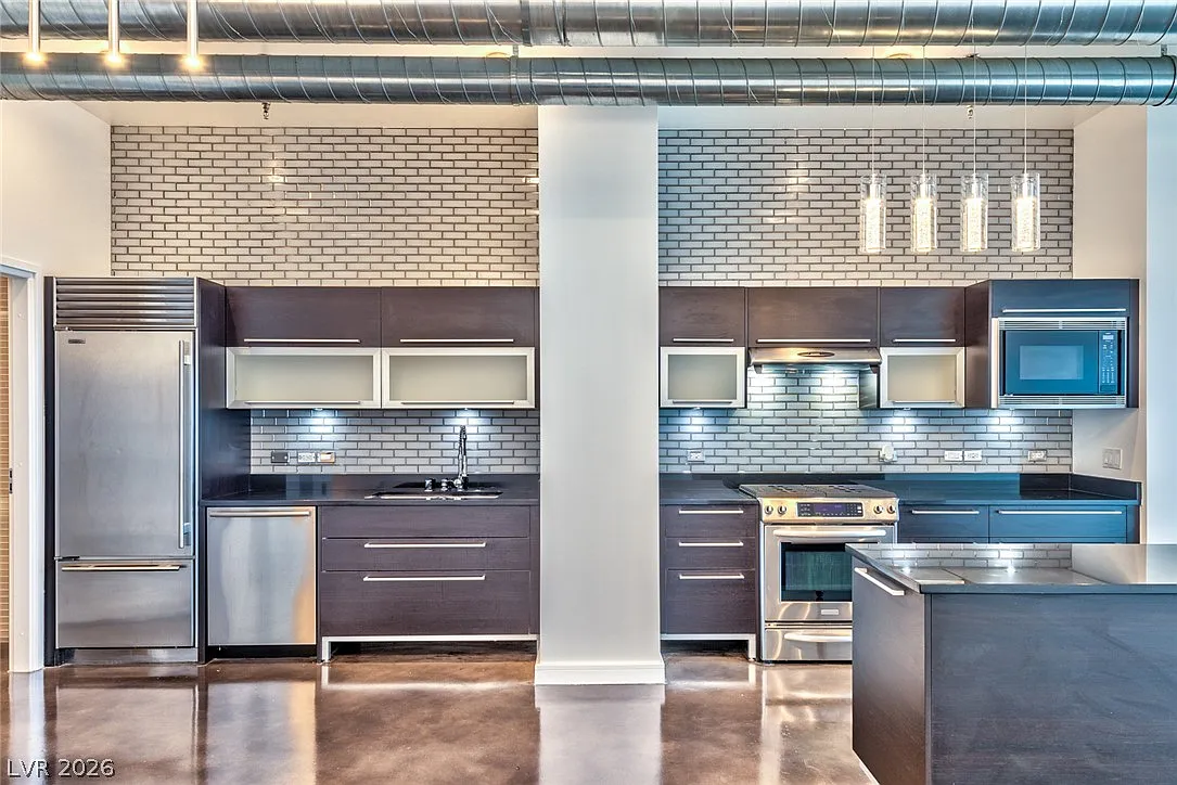 Newport Lofts — Photo 2