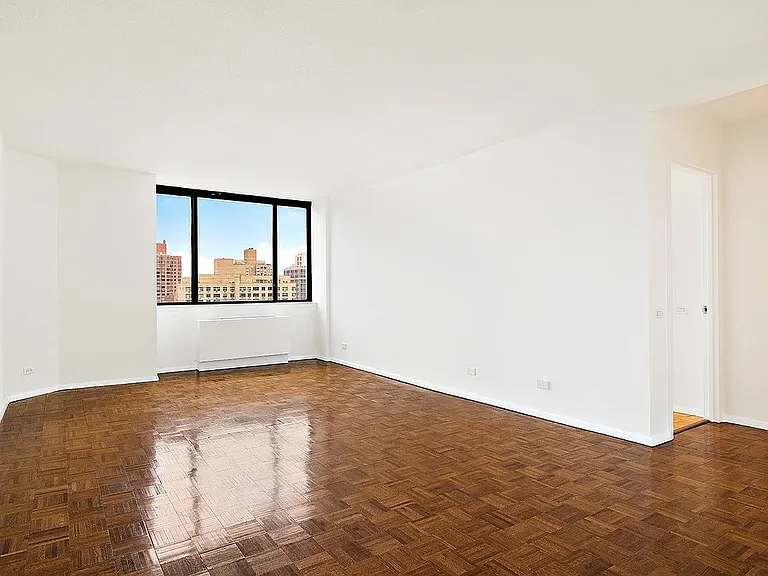 245 E 93rd St #28B — Photo 3