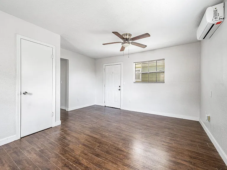 1711 Fourcade St #5 — Photo 6