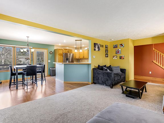 5th image of 11 Windflower St NE